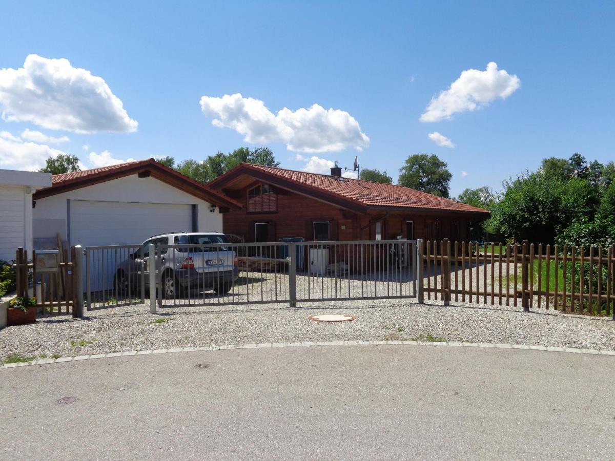 Barrierefreies Zimmer Im Blockhaus Mit Sauna Am See Soyen Exterior foto